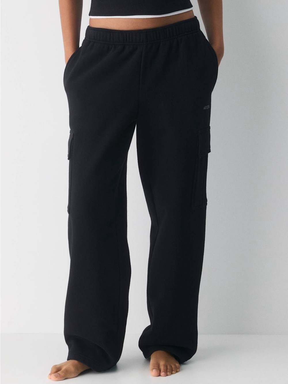 Aritzia Sweatfleece Sweatpants Womens XS Black Cargo Pocket Cozy Fleece Cropped